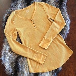 Time And Tru Mustard Yellow V-Neck Thermal with Button Front, Size: S